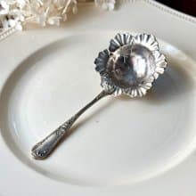 50655-迷人法國古董花朵造型鍍銀濾茶匙