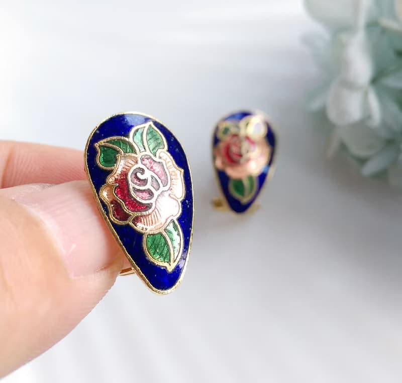 Vintage Jewelry 西洋古董飾品 小巧 景泰藍 紅玫瑰 針式耳環