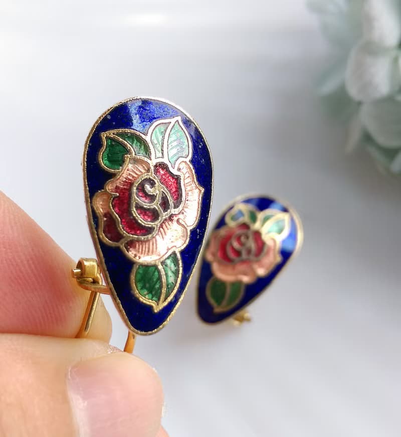 Vintage Jewelry 西洋古董飾品 小巧 景泰藍 紅玫瑰 針式耳環