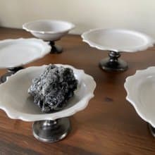 霧白系列－輪花陶瓷高腳盤