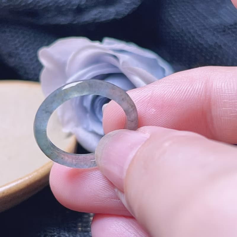 【求‧緣】冰烏雞翡翠戒指戒圈 | 國際11圍 | 天然緬甸玉翡翠A貨