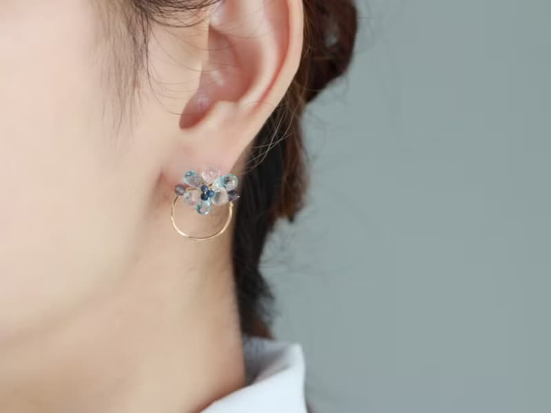 14kgf-skyblue topaz &crystal flower pierced earrings /can change to clip-on