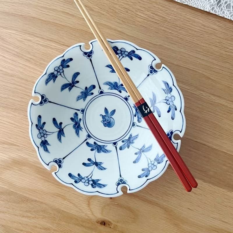 染付割草花月兔 淺缽