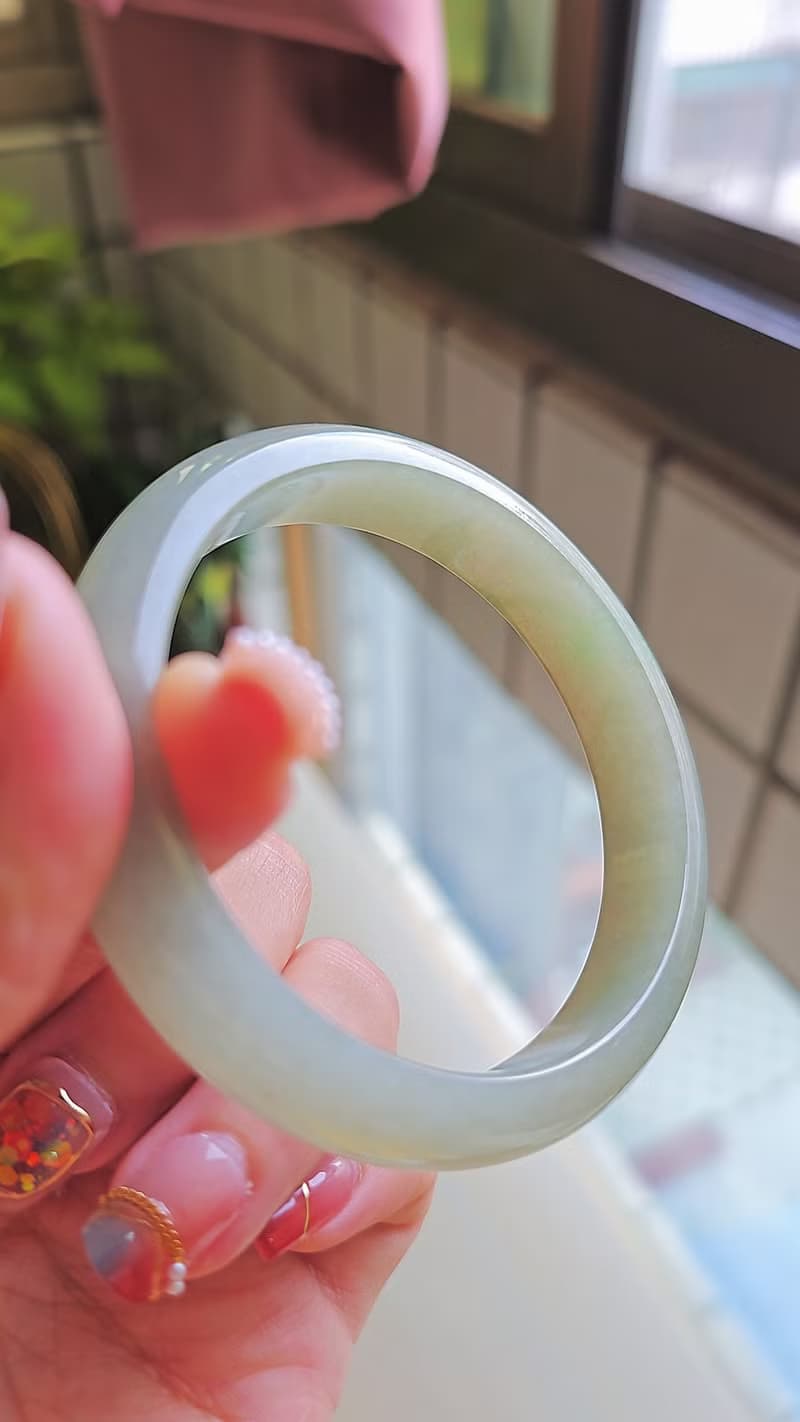 |招財飄金絲綠|A貨翡翠細糯湖水綠飄陽綠花半山水手鐲#58/19
