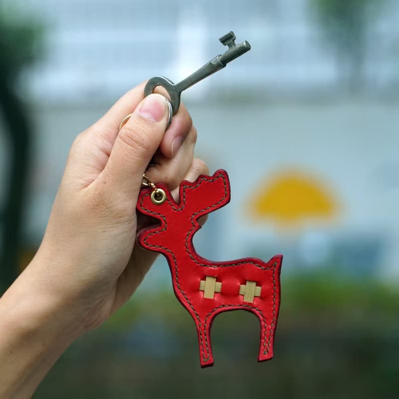 【聖誕限定】竹編皮革俏皮紅麋鹿吊飾鑰匙圈【交換禮物首選】