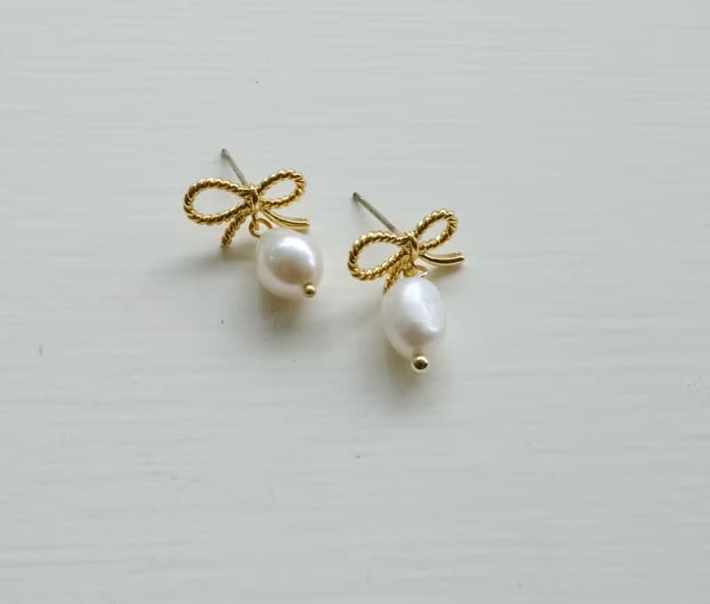 黃銅鍍18K金蝴蝶結 淡水珍珠 抗敏耳環 醫療級鋼 耳夾 情人節禮物