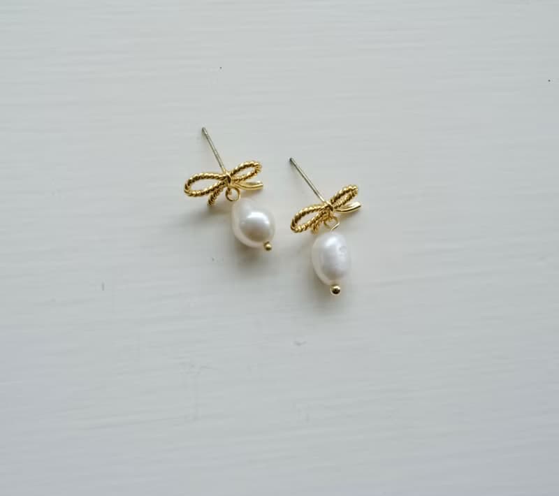 黃銅鍍18K金蝴蝶結 淡水珍珠 抗敏耳環 醫療級鋼 耳夾 情人節禮物