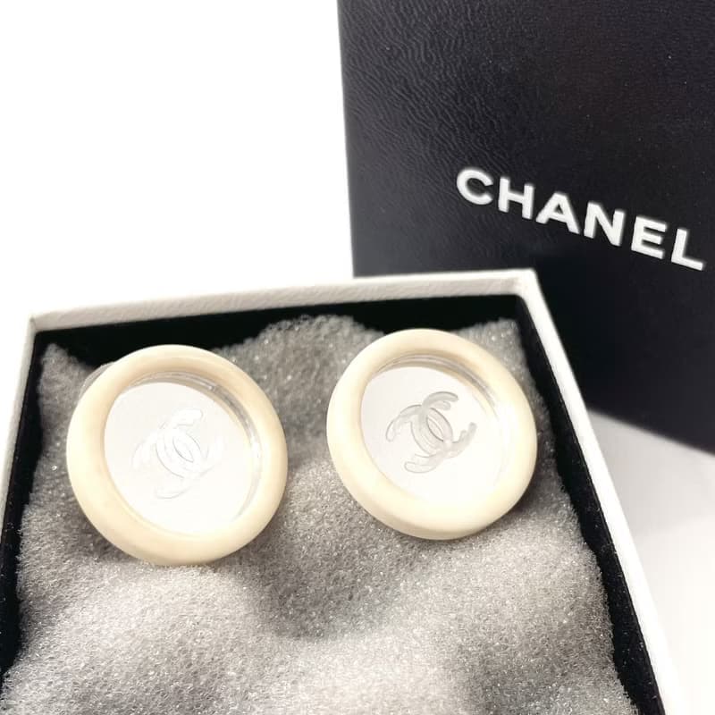 【日本直送 中古美品】シャネル CHANEL イヤリング ココマーク ヴィンテージ ラウンド プラスティック/メタル ホワイト 95 C 希少