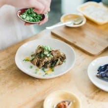 KOGA 許家陶器品 陶質圓形小盤 (鶯白)