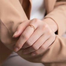 流線造型鑽石戒指