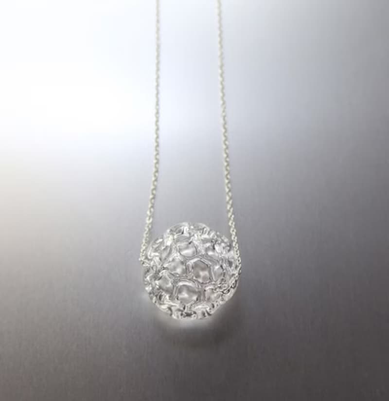 Dentelle sphere Necklace