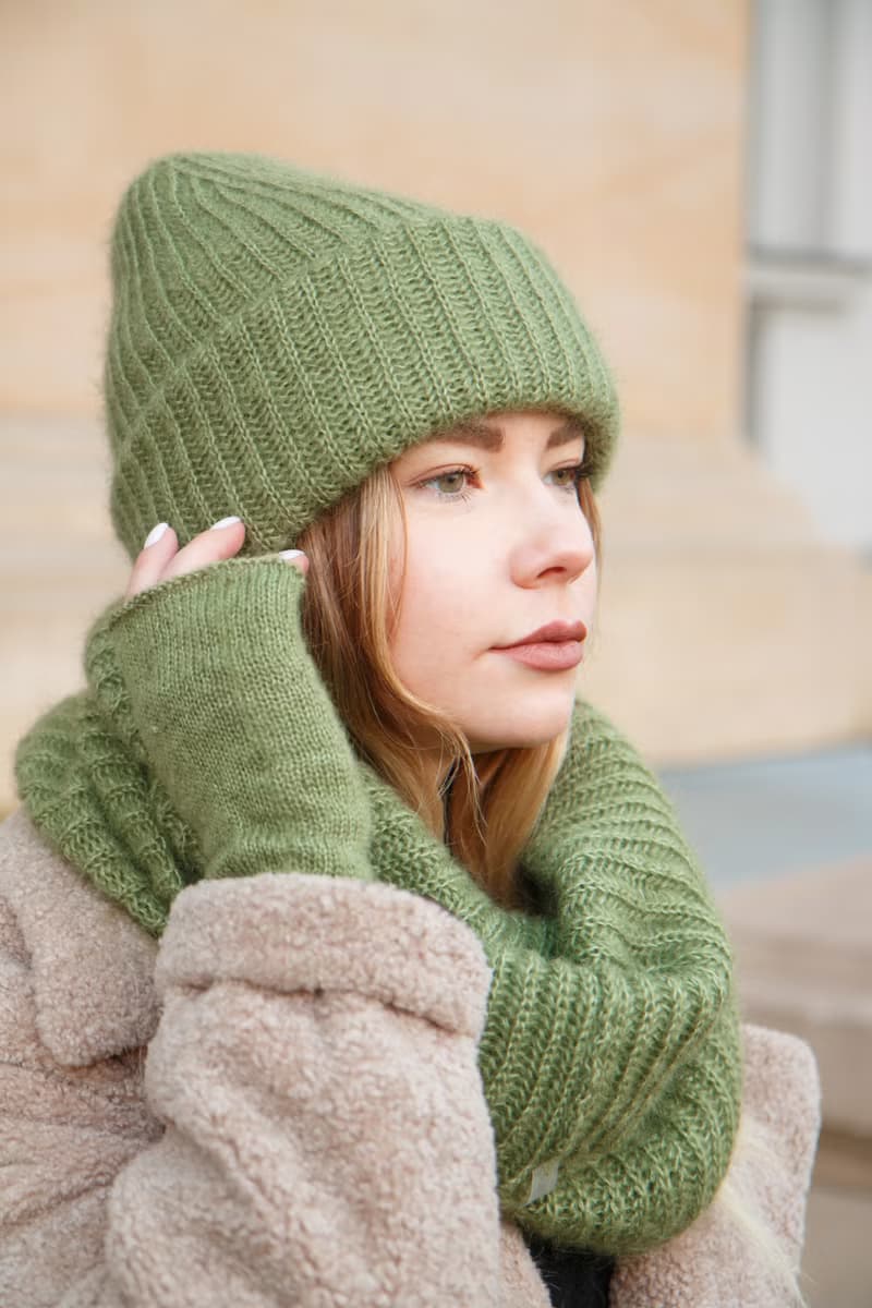 Mohair silk hat and snood. Green knitted hat scarf