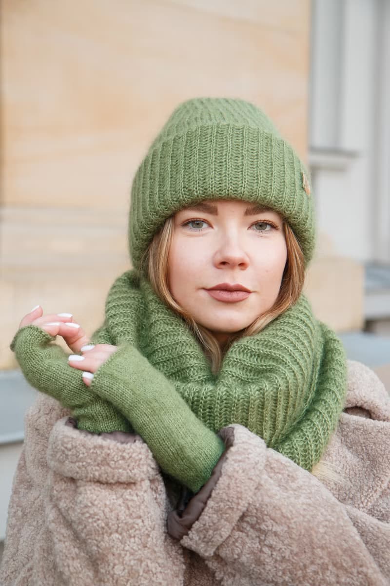 Mohair silk hat and snood. Green knitted hat scarf