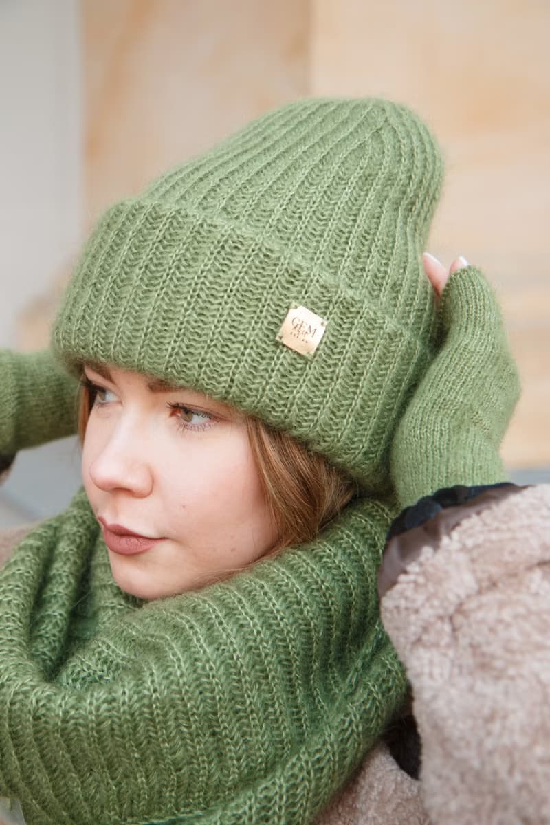 Mohair silk hat and snood. Green knitted hat scarf