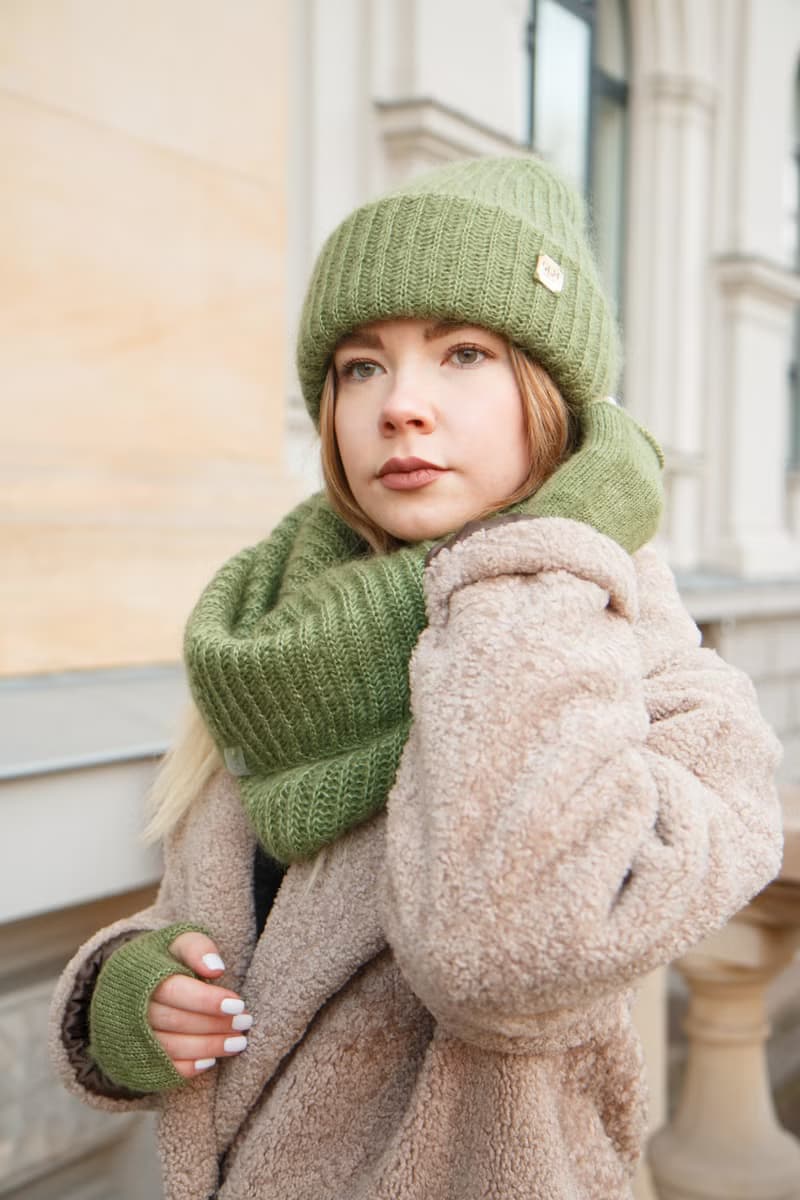 Mohair silk hat and snood. Green knitted hat scarf