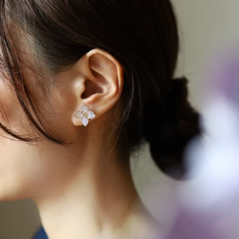 しっとり紫陽花の一輪ピアス　イヤリング