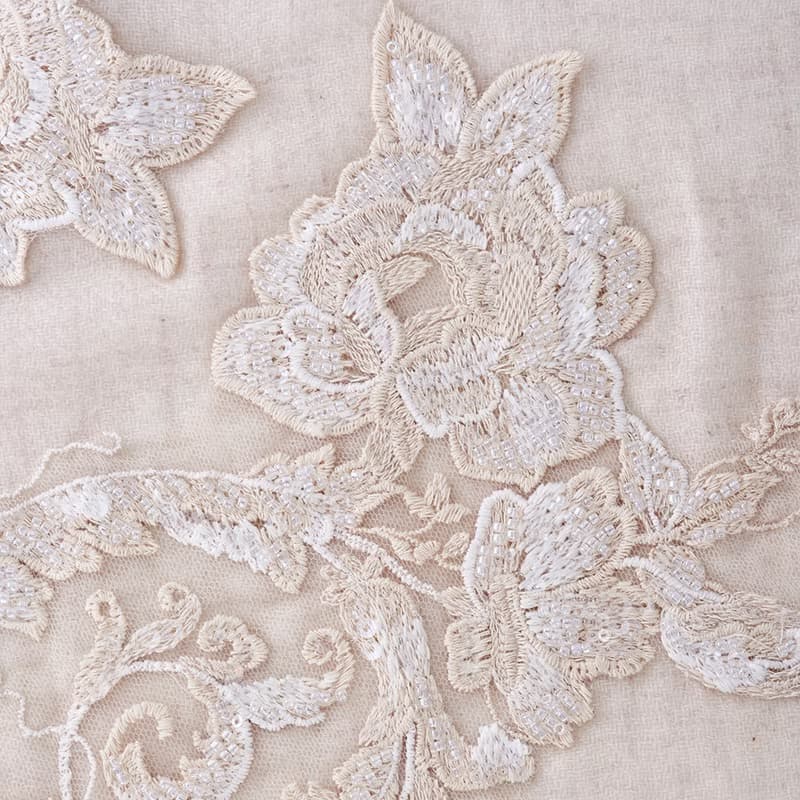 【輕奢】Hera雅緻薔薇花訂珠蕾絲刺繡純羊絨Cashmere圍巾-裸膚色
