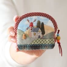 Quilted Purse With Zipper, Embroidered Tiny Coin Purse, Tuscany-inspired.