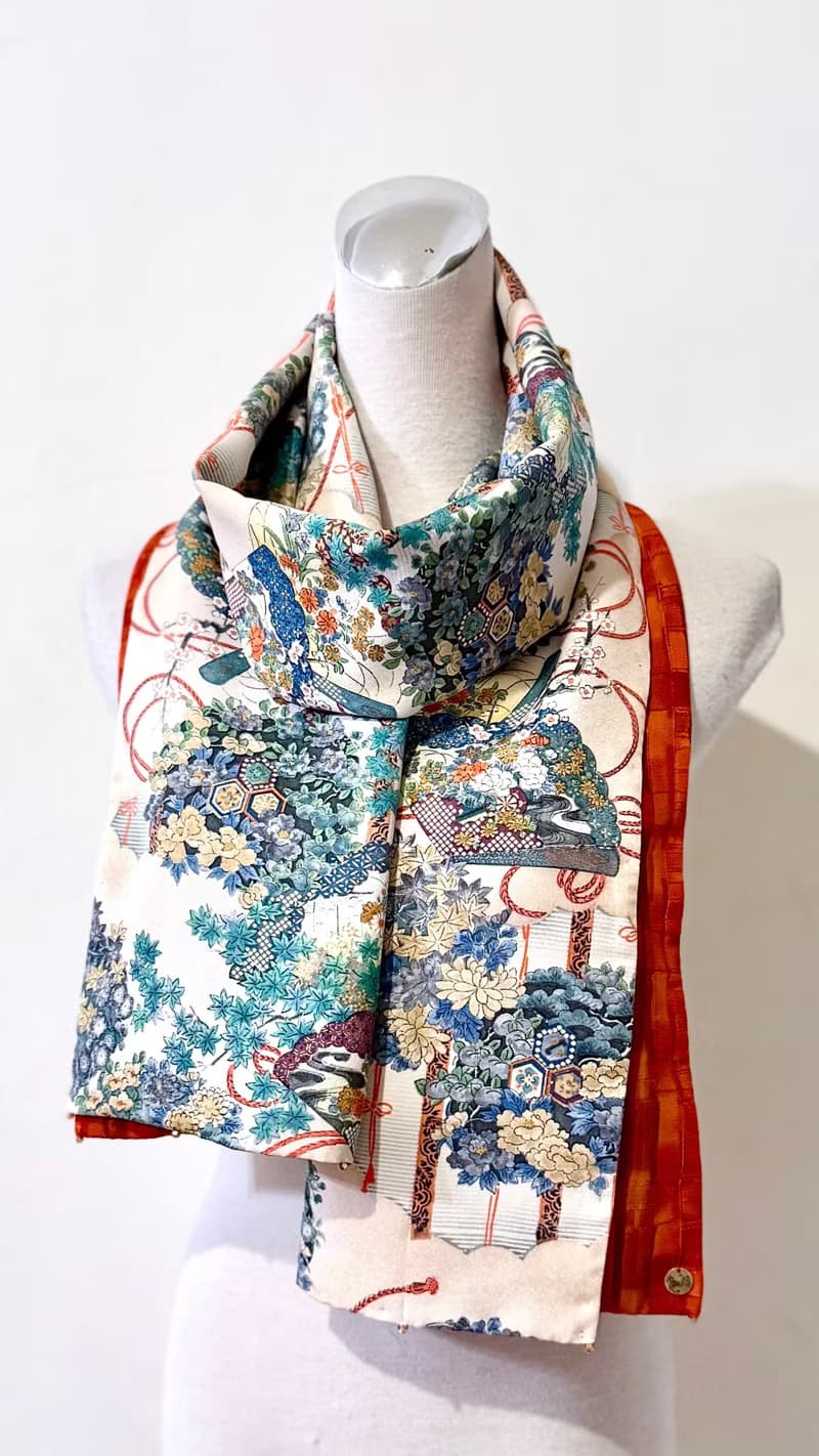 純手作絲質米白滿版傳統日本花草庭園撞色水彩筆觸風格橘色圍巾披