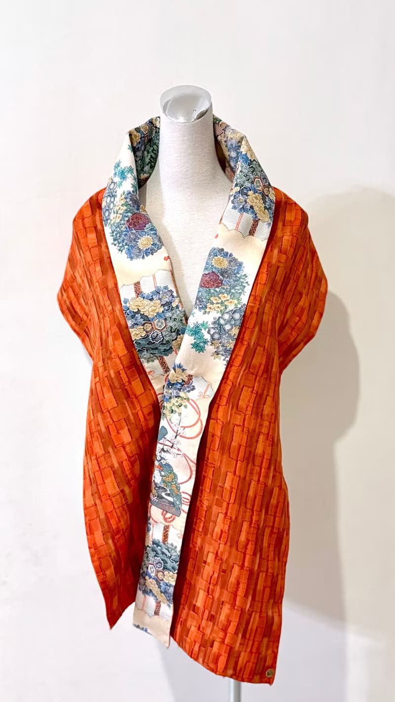 純手作絲質米白滿版傳統日本花草庭園撞色水彩筆觸風格橘色圍巾披