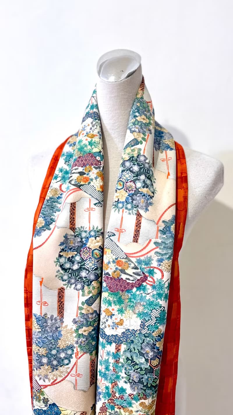 純手作絲質米白滿版傳統日本花草庭園撞色水彩筆觸風格橘色圍巾披