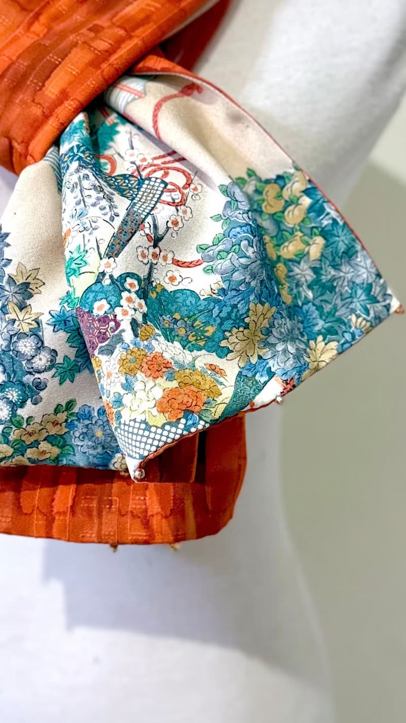 純手作絲質米白滿版傳統日本花草庭園撞色水彩筆觸風格橘色圍巾披