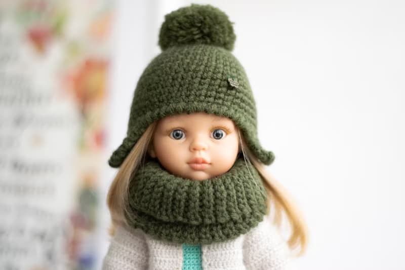 Green crocheted hat with pompom and snood for doll Paola Reina, winter hat, 针织帽