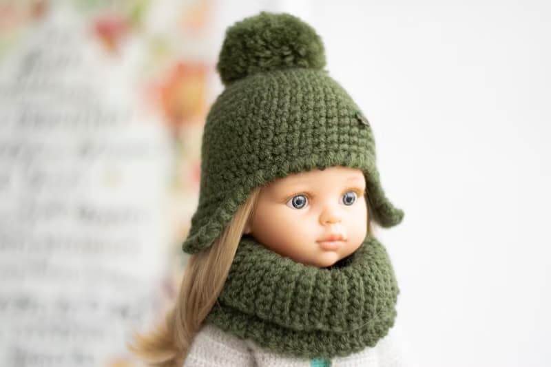 Green crocheted hat with pompom and snood for doll Paola Reina, winter hat, 针织帽