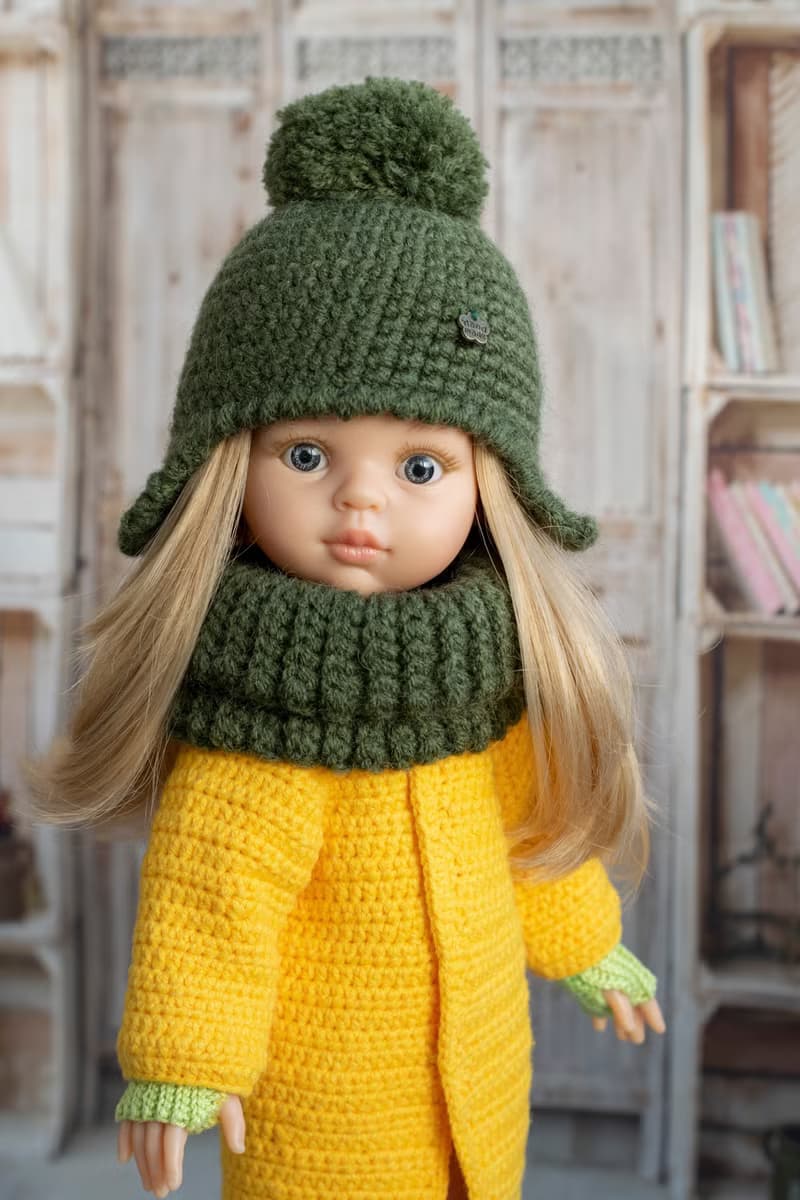 Green crocheted hat with pompom and snood for doll Paola Reina, winter hat, 针织帽