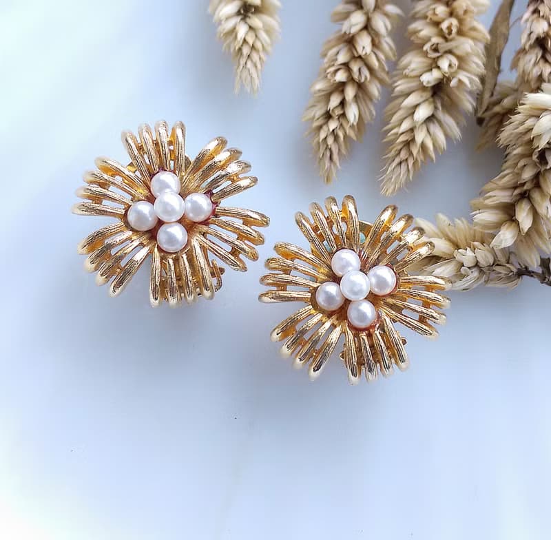 Vintage Jewelry 西洋古董飾品 LISNER 仿珠花 夾式耳環