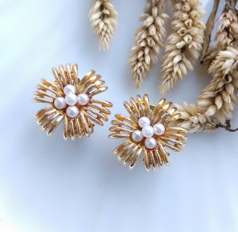 Vintage Jewelry 西洋古董飾品 LISNER 仿珠花 夾式耳環