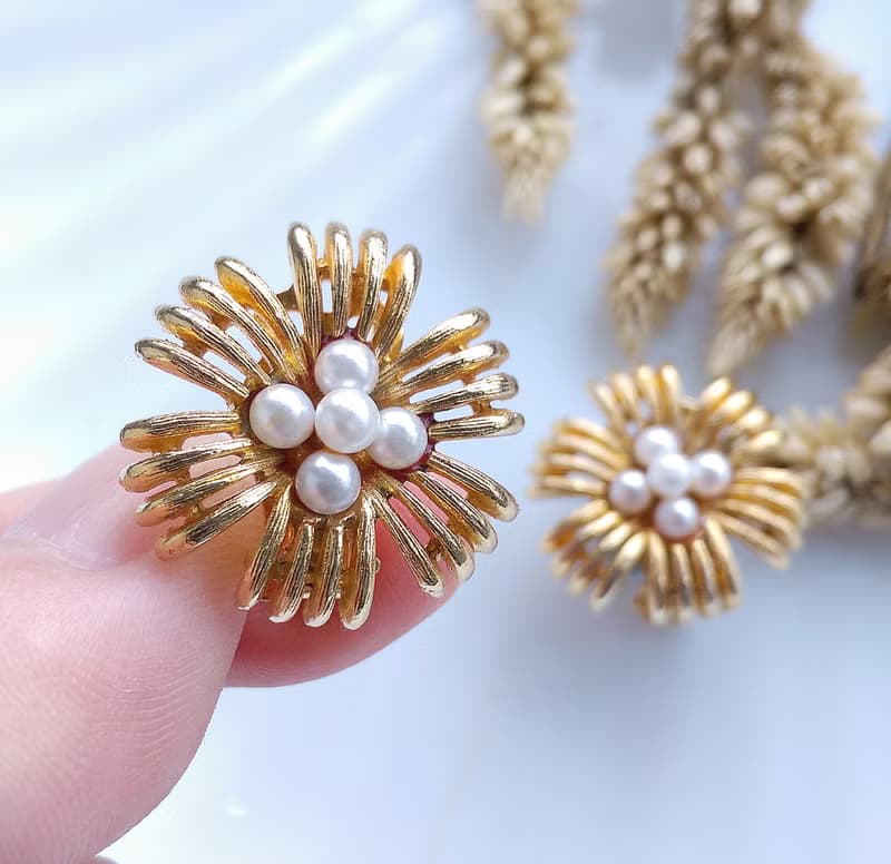 Vintage Jewelry 西洋古董飾品 LISNER 仿珠花 夾式耳環