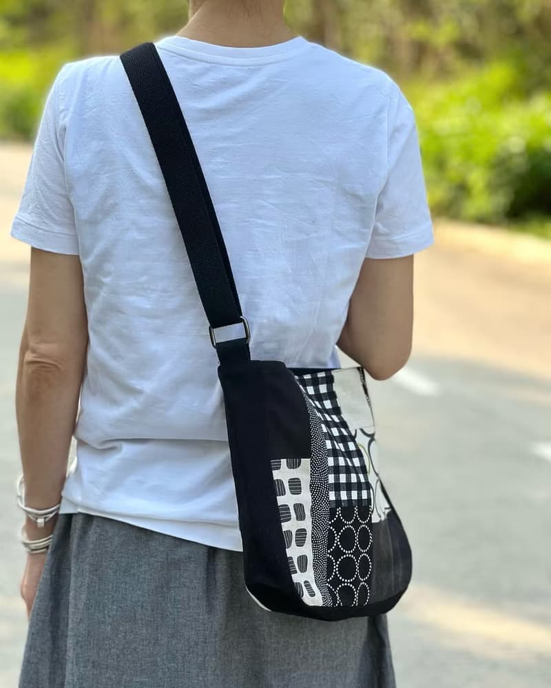 Oka手工制拼布斜孭袋