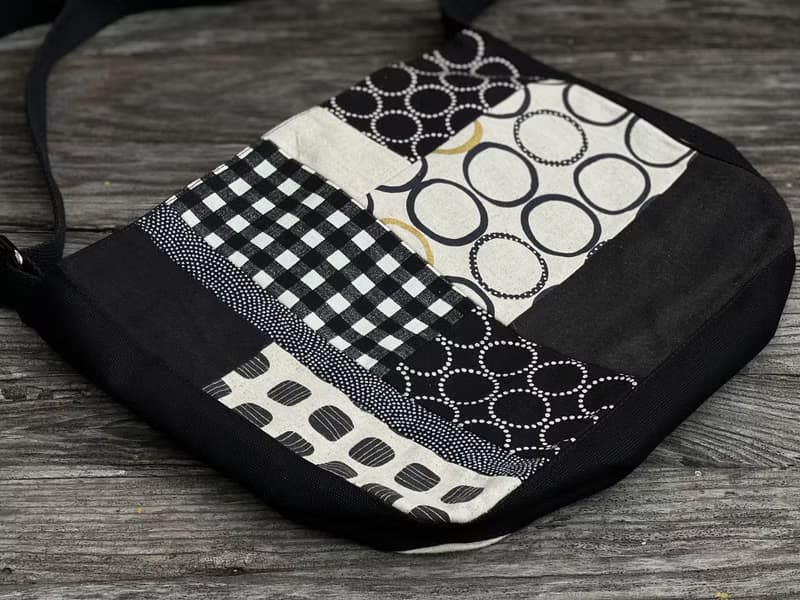 Oka手工制拼布斜孭袋