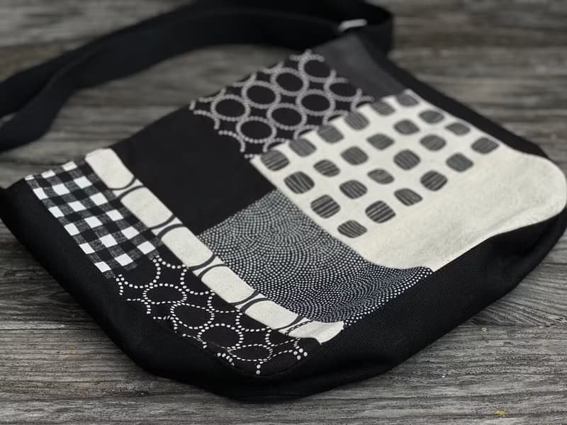 Oka手工制拼布斜孭袋