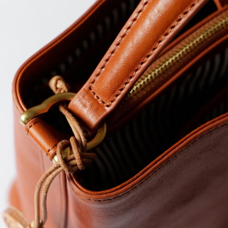 高級牛革斜め掛けショルダーバッグ収納バッグ 長財布収納可能出会い2wayバッグ　オレンジ色