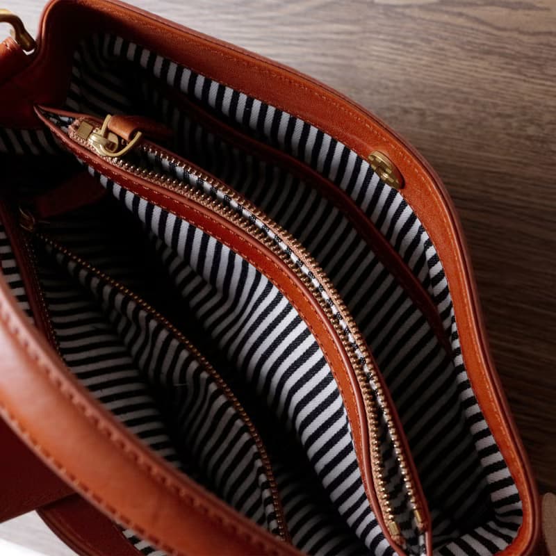 高級牛革斜め掛けショルダーバッグ収納バッグ 長財布収納可能出会い2wayバッグ　オレンジ色