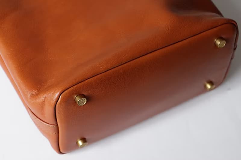 高級牛革斜め掛けショルダーバッグ収納バッグ 長財布収納可能出会い2wayバッグ　オレンジ色