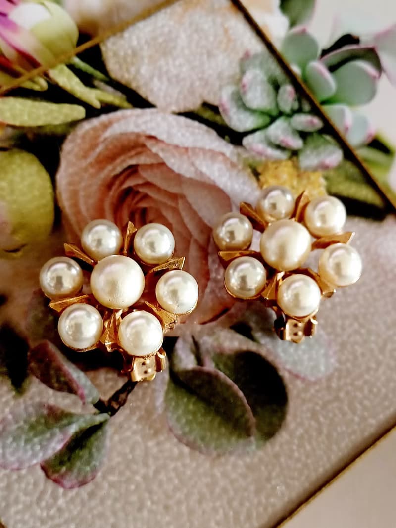 vintage jewelry  典雅珍珠滿綴花朵 夾式耳環