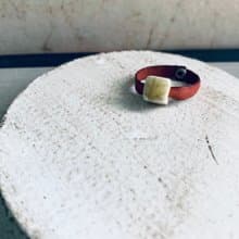 戒指 日本白瓷 自然釉色 無限看不膩色調 真皮革 自然系列