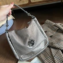 Loewe雕花鏤空單肩包