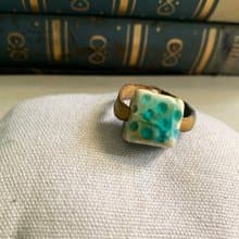 戒指 日本白瓷 自然釉色 無限看不膩色調 真皮革 藝術等級