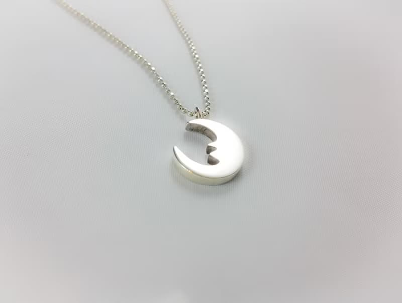 月亮在這裡(moon)  月光純銀項鍊 手作 / 鎖骨鍊 / 禮物 / 紀念日／情人節