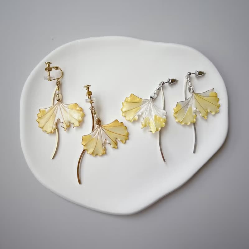 銀杏之葉 金 垂墜式樹脂耳環