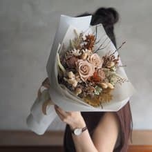 大地色永生玫瑰花束