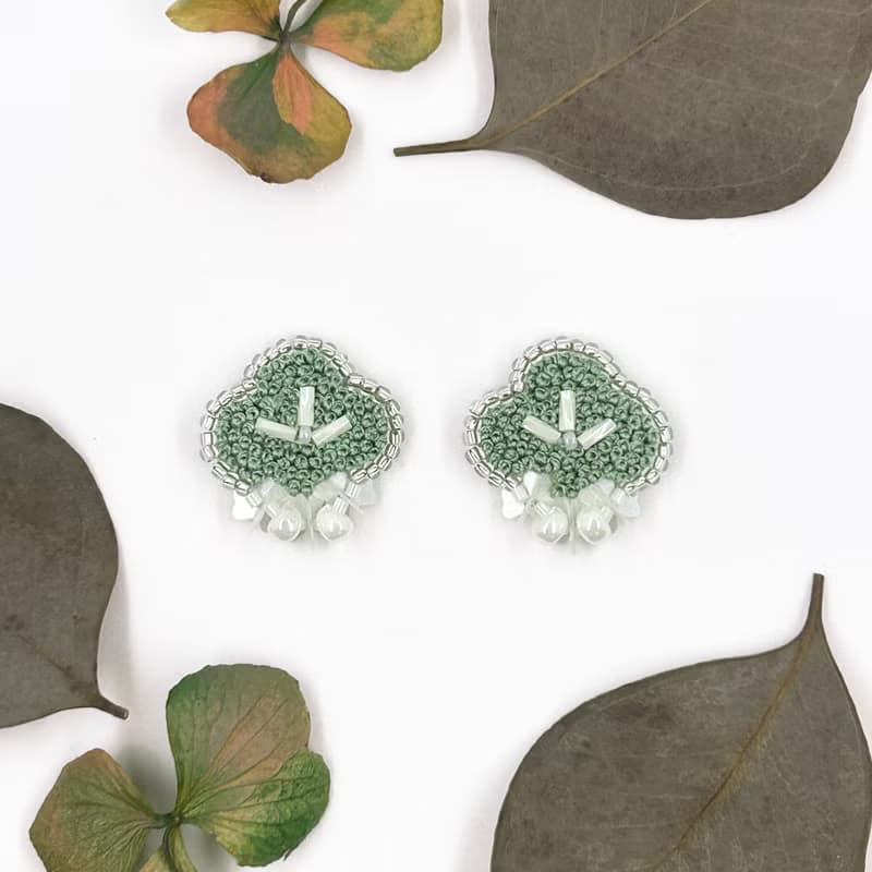 | 茷 | 耳針/耳夾 | #149 | 手刺繡海棠花耳環