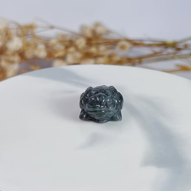 【招財神獸】烏雞翡翠三腳蟾蜍擺飾 | 天然緬甸玉翡翠A貨 | 送禮