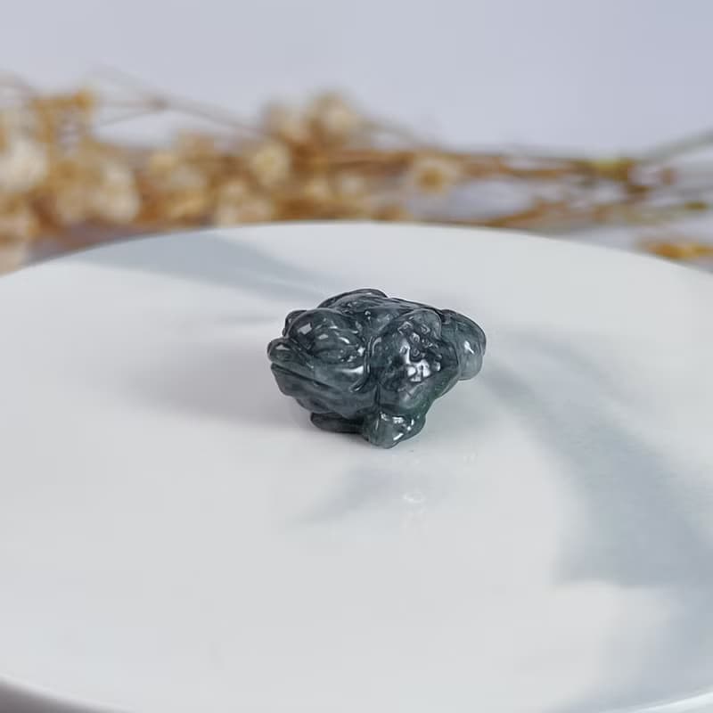 【招財神獸】烏雞翡翠三腳蟾蜍擺飾 | 天然緬甸玉翡翠A貨 | 送禮