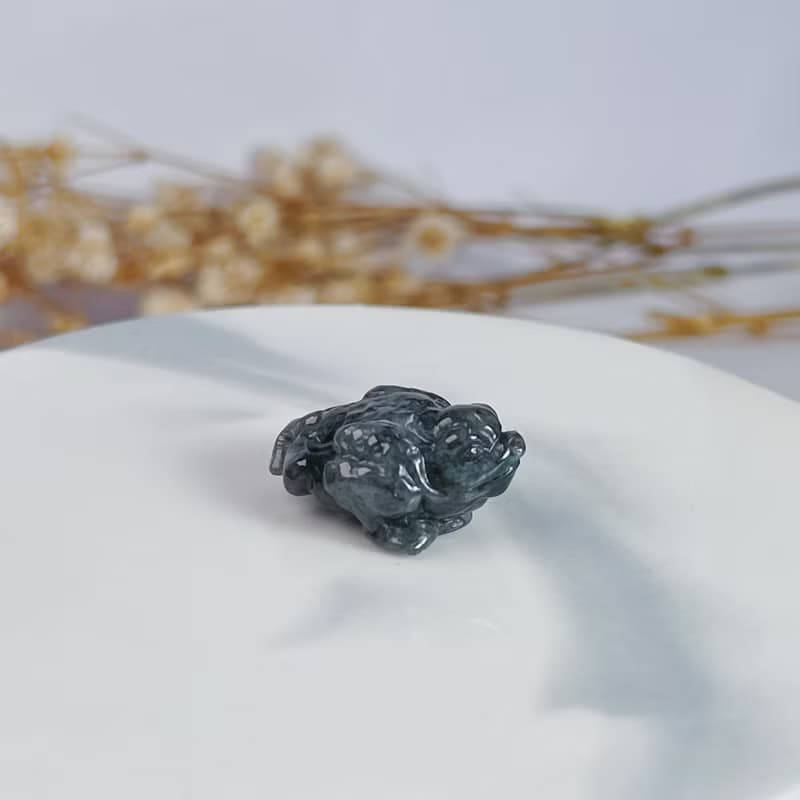 【招財神獸】烏雞翡翠三腳蟾蜍擺飾 | 天然緬甸玉翡翠A貨 | 送禮