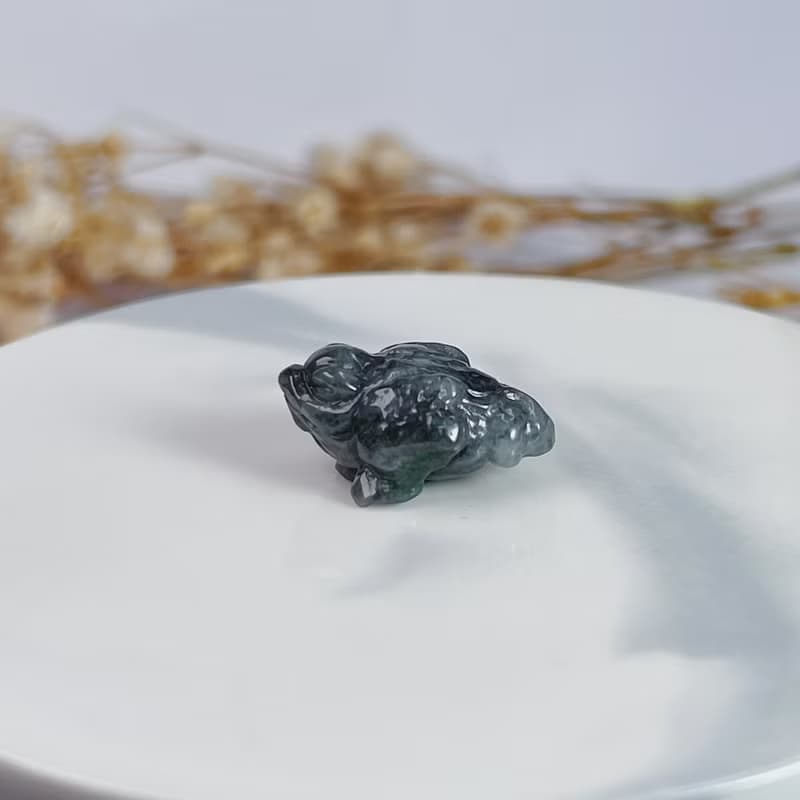 【招財神獸】烏雞翡翠三腳蟾蜍擺飾 | 天然緬甸玉翡翠A貨 | 送禮